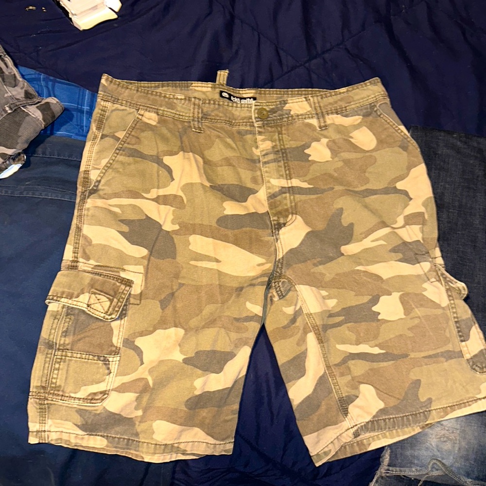 Men’s  shorts sizes range from 34-36